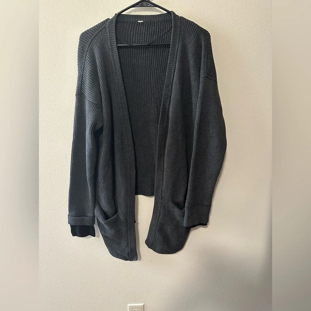 Lululemon vestigan cardigan fits like a medium charcoal W4E32S - Picture 6 of 7